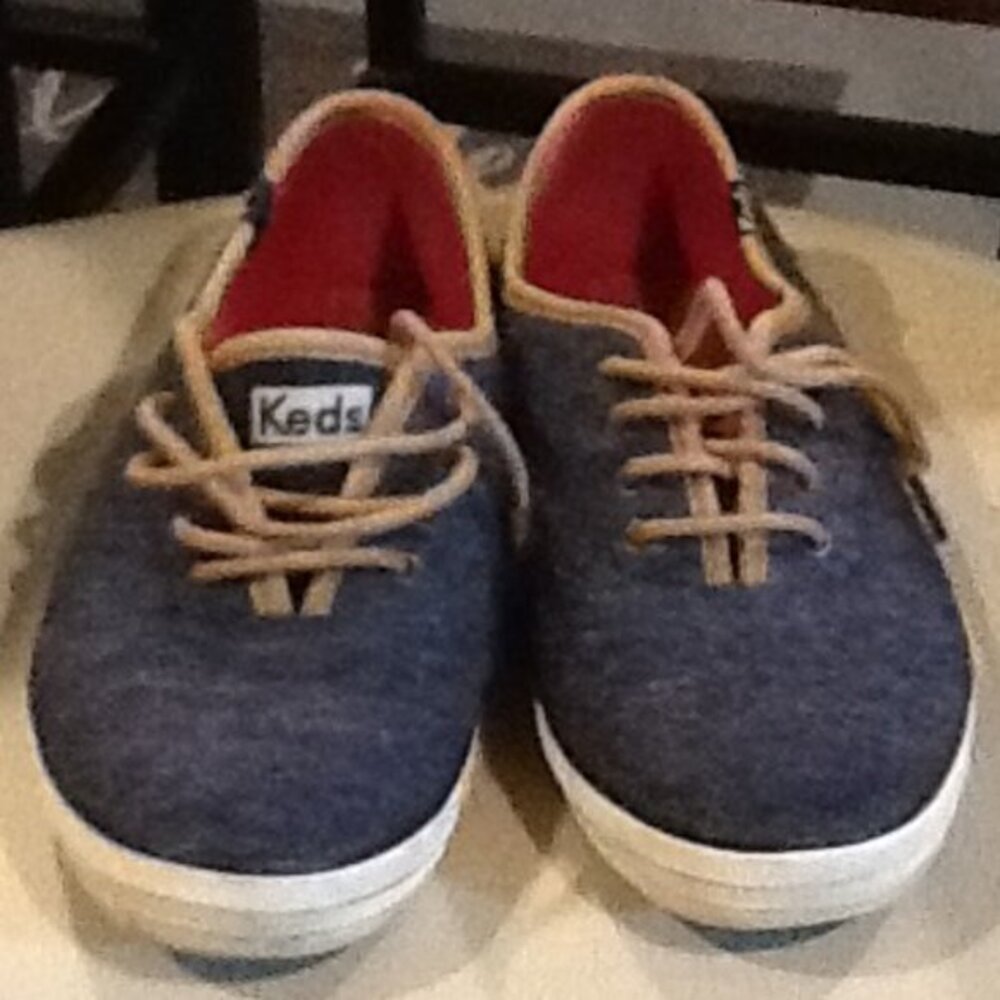 Blue Keds size 7 shoe, WS7